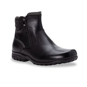 DARLEY SNOW BOOT ( size 11)